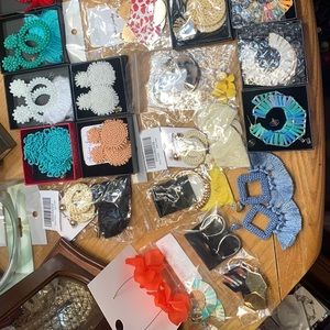26 pairs of Ear Ring Brand New!!!!!
